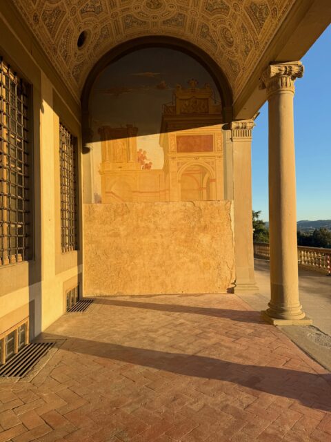 ✨ Il ritorno del Laocoonte alla Villa Medicea di Poggio a Caiano

Un’opera preziosa della stagione laurenziana torna a raccontare la sua storia. 🎨

Dopo un importante intervento di restauro eseguito da @piacentispa, Il Sacrificio di Laocoonte di Filippino Lippi torna visibile al pubblico nella suggestiva Sala del Fregio della Villa Medicea di Poggio a Caiano.

Un affresco del Quattrocento che ritrova il suo posto in un contesto di straordinario valore storico e artistico, restituendo nuova attenzione a una testimonianza della grande stagione culturale voluta da Lorenzo il Magnifico.

Per noi restaurare significa custodire la memoria, valorizzare il patrimonio e trasmetterlo alle generazioni future.

#PiacentiSpa #Restauro #FilippinoLippi #Laocoonte #VillaMedicea
